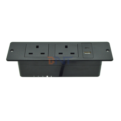 UK Standard Custom AC Power Socket Plastic Furniture Wall Socket con 2 prese 1 USB & 1 Port Tipo C 16A Corrente nominale