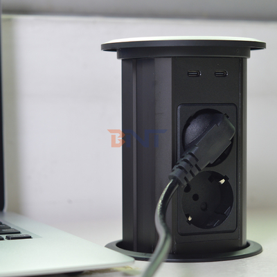 Sottili di alimentazione elettrici pop-up Disegno a doppio lato 4 prese di corrente alternata con doppio caricabatterie wireless USB A + C per Office De