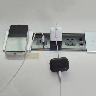 Nuovo stile Desktop Slip Cover Power Sliding Socket 10A Corrente nominale con caricabatterie wireless per casa e ufficio