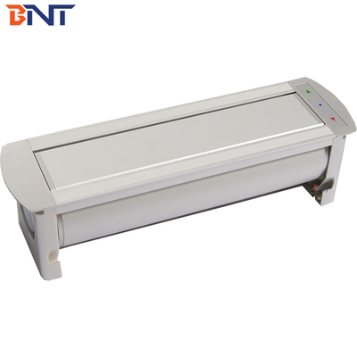 Disponibile con presa elettrica a 180 gradi EK6203