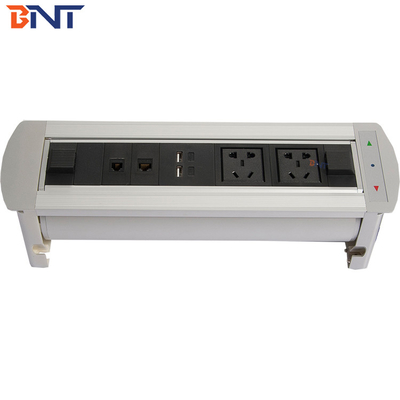 Disponibile con presa elettrica a 180 gradi EK6203