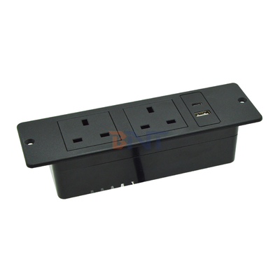 UK Standard Custom AC Power Socket Plastic Furniture Wall Socket con 2 prese 1 USB & 1 Port Tipo C 16A Corrente nominale