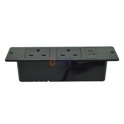 UK Standard Custom AC Power Socket Plastic Furniture Wall Socket con 2 prese 1 USB & 1 Port Tipo C 16A Corrente nominale