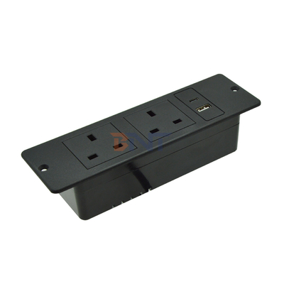 UK Standard Custom AC Power Socket Plastic Furniture Wall Socket con 2 prese 1 USB & 1 Port Tipo C 16A Corrente nominale