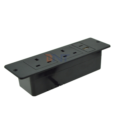UK Standard Custom AC Power Socket Plastic Furniture Wall Socket con 2 prese 1 USB & 1 Port Tipo C 16A Corrente nominale
