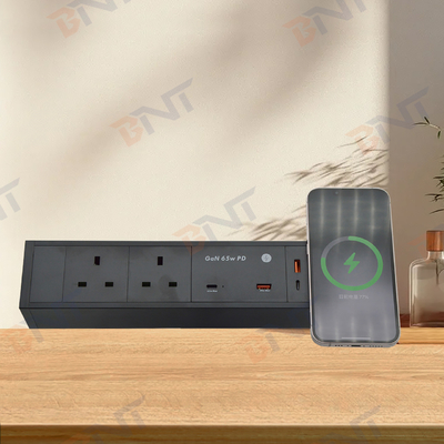 Multifunzionale 2 prese di corrente alternata doppia USB A + C UK 65W PD Fast Charge Desktop Clamp Socket Power Strip