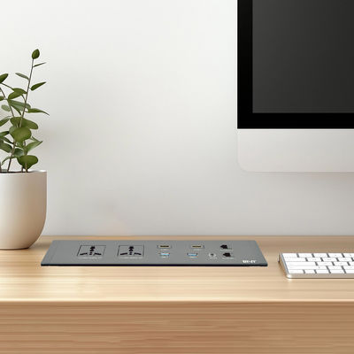 Desktop Embedded Multifunctional Power Socket Opzioni di spina universale con doppia USB a Ports Livello IP44
