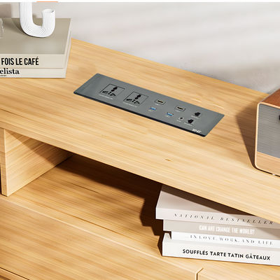 Desktop Embedded Multifunctional Power Socket Opzioni di spina universale con doppia USB a Ports Livello IP44