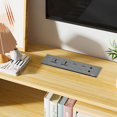 Desktop Embedded Multifunctional Power Socket Opzioni di spina universale con doppia USB a Ports Livello IP44