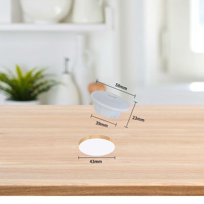 presa di corrente di plastica montata su tavolo con porte di ricarica USB A + C