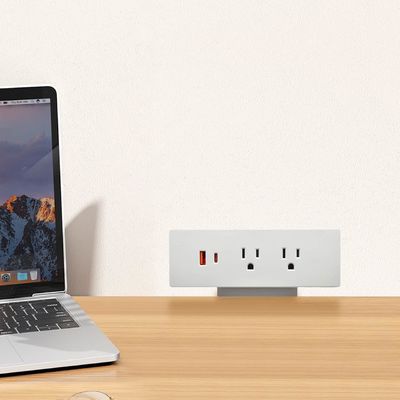 Multipresa da scrivania multifunzione con 2 prese CA, USB A+C, alimentazione US e ricarica rapida