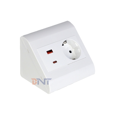 Socket portatile EU per ufficio e casa IP44 con porte di uscita USB A + C per più dispositivi