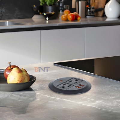 Divano Rotondo con Presa Elettrica Integrata con 2 Prese di Corrente Standard USA e Doppia Presa USB A di Ricarica 65W
