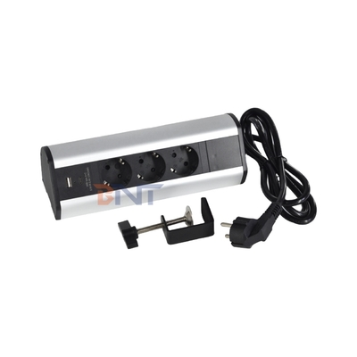 Disegno di clip adesivo 3 prese di corrente UE USB A + C carica rapida Clampada da scrivania presa di corrente
