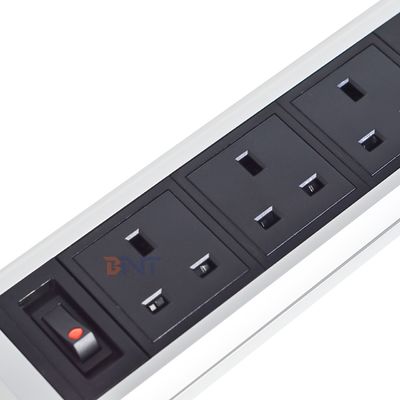Soccetti di alimentazione multifunzione per desktop con presa elettrica incorporata 3AC Soccetti di ricarica USB A + USB C