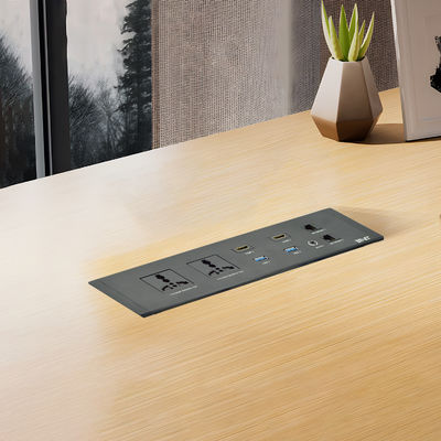 Desktop Embedded Multifunctional Power Socket Opzioni di spina universale con doppia USB a Ports Livello IP44