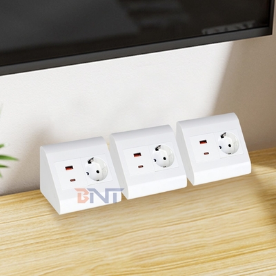 Socket portatile EU per ufficio e casa IP44 con porte di uscita USB A + C per più dispositivi